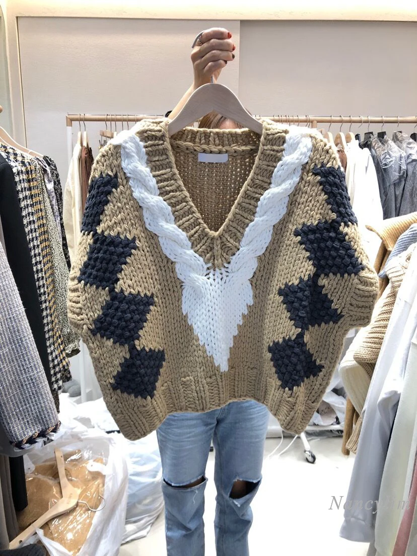 Knit Vest for Women 2020 Autumn and Winter New Elegant V-Collar Contrast Color Twisted Short All-Matching Knitted Waistcoat
Knit Vest for Women 2020 Autumn and Winter New Elegant V-Collar Contrast Color Twisted Short All-Matching Knitted Waistcoat