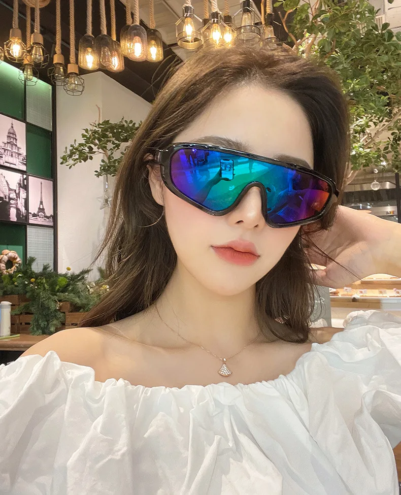 Samjune новые индивидуальные ослепляющие цветные солнцезащитные очки в большой оправе женские ретро модные соединенные элементы солнцезащитные очки на лобовое стекло
Samjune новые индивидуальные ослепляющие цветные солнцезащитные очки в большой оправе женские ретро модные соединенные элементы солнцезащитные очки на лобовое стекло