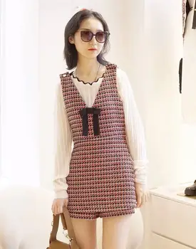 2019 Autumn and Winter New Temperament V-neck Small Fragrance Red Checkered Jumpsuit Shorts
2019 Autumn and Winter New Temperament V-neck Small Fragrance Red Checkered Jumpsuit Shorts