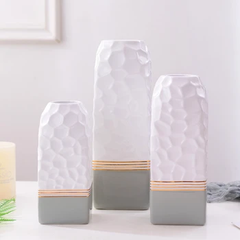 1pc Water Cube Design Vase White Pink Flower Vase Ceramic Water Container With Golden Ring Home Decoration Dried Flower Jar 
1pc Water Cube Design Vase White Pink Flower Vase Ceramic Water Container With Golden Ring Home Decoration Dried Flower Jar