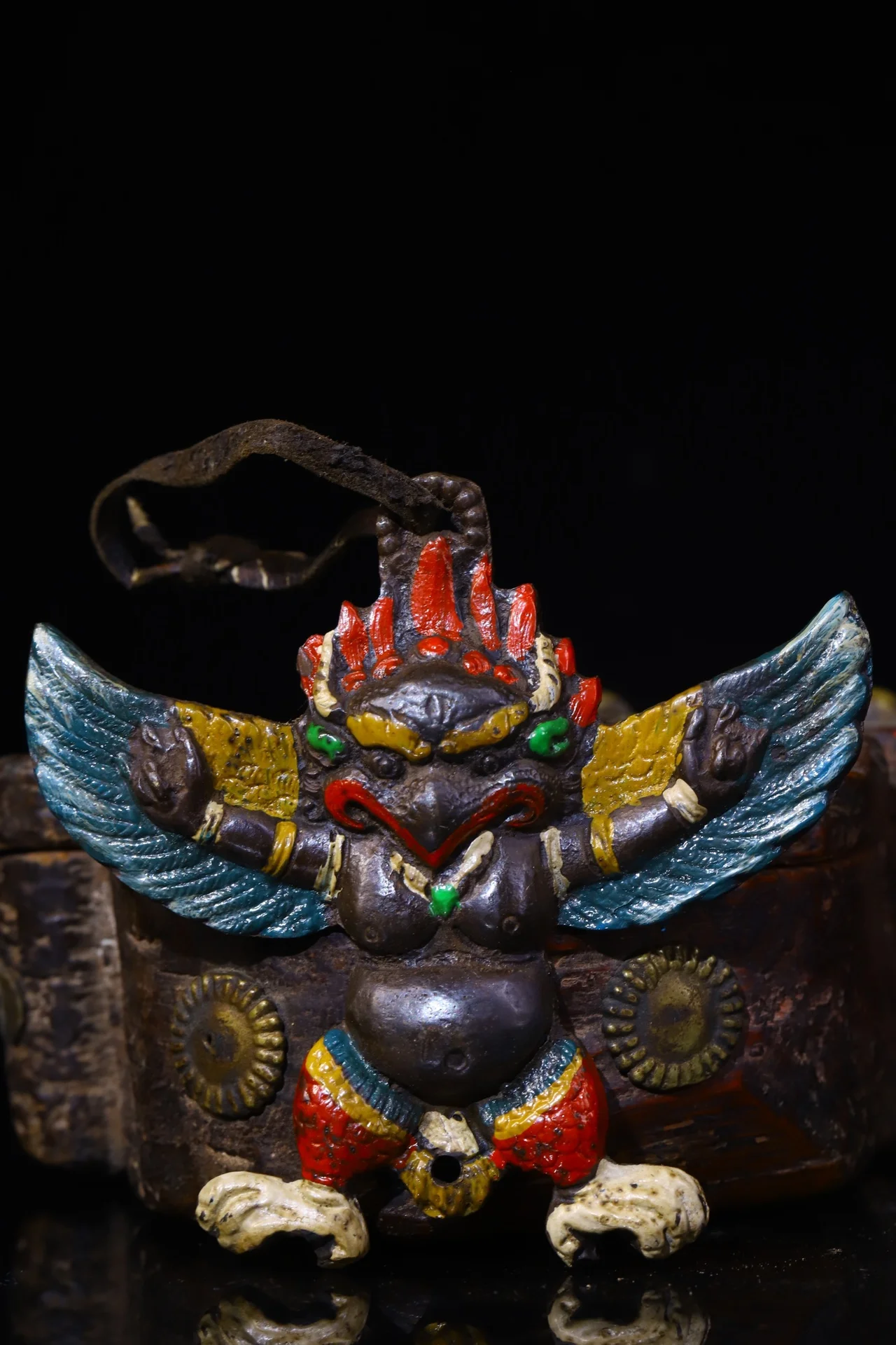 4"Tibet Temple Collection Old Bronze Cinnabar Tracing Garuda Buddha Roc Golden winged Bird Pendant Amulet Town House Exorcism
4"Tibet Temple Collection Old Bronze Cinnabar Tracing Garuda Buddha Roc Golden winged Bird Pendant Amulet Town House Exorcism