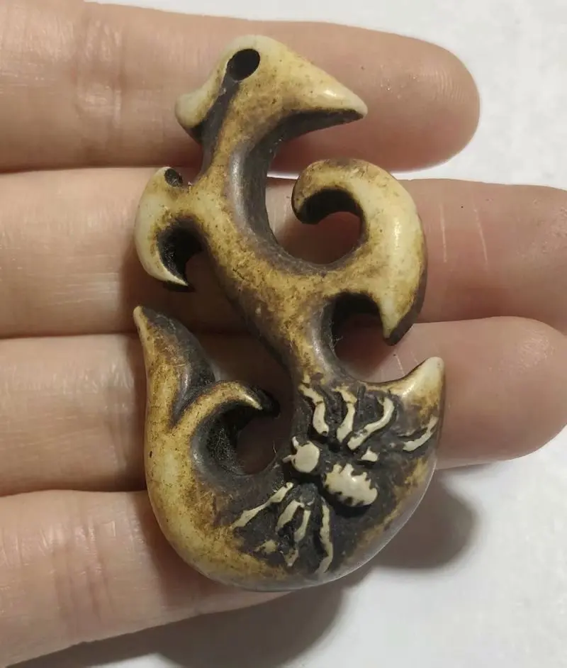 12 pcs Hawaiian Surfer New Necklace Handmade Carved Yak Bone Fishhook Pendant Choker Unisex
12 pcs Hawaiian Surfer New Necklace Handmade Carved Yak Bone Fishhook Pendant Choker Unisex