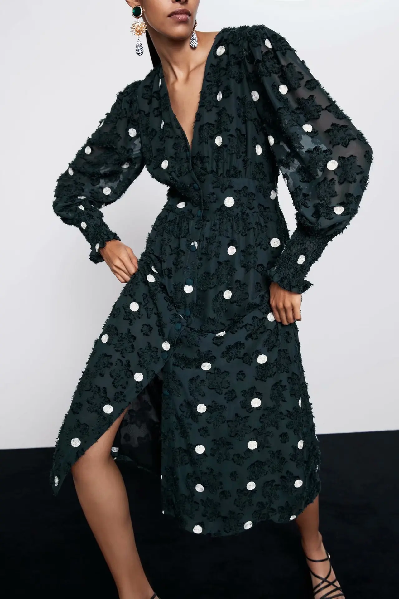 Europe And America 2019 Autumn And Winter Polka Dot Texture Long-sleeved Dress 1-52-9778
Europe And America 2019 Autumn And Winter Polka Dot Texture Long-sleeved Dress 1-52-9778