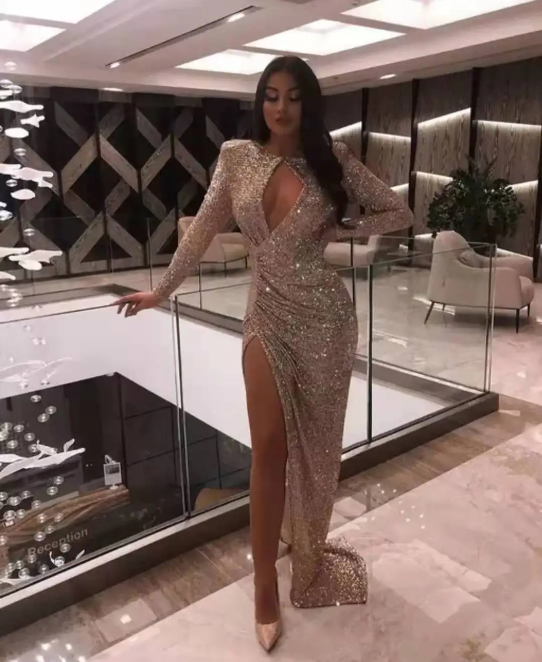 BGW Elegant Champagne Golden Sequined Sexy Cut Out Round Neck Long Sleeve Evening Dress Split Side Prom Dress Ladies Gown
BGW Elegant Champagne Golden Sequined Sexy Cut Out Round Neck Long Sleeve Evening Dress Split Side Prom Dress Ladies Gown