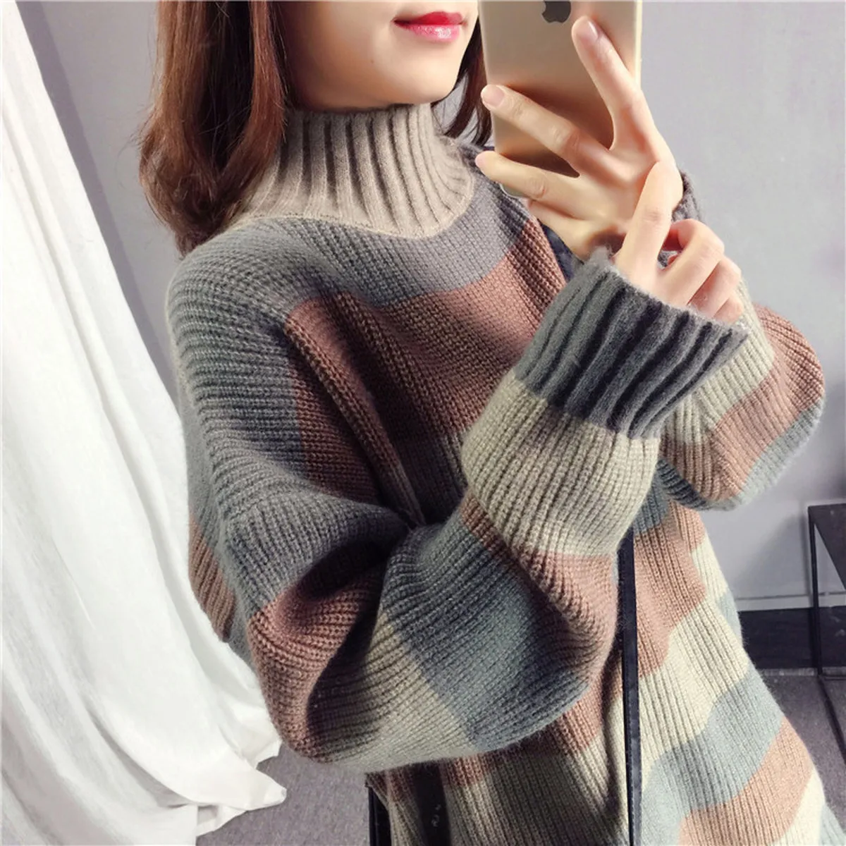 Color blocking half high collar knitted pullover for women's winter new loose and lazy style medium length wide stripe thick
Color blocking half high collar knitted pullover for women's winter new loose and lazy style medium length wide stripe thick