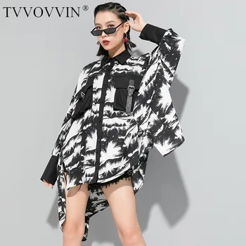 Korea 2020 black white newspaper letter Printing Irregular Shirt with pockets spring new Personality bat sleeve blouse YH745
Korea 2020 black white newspaper letter Printing Irregular Shirt with pockets spring new Personality bat sleeve blouse YH745