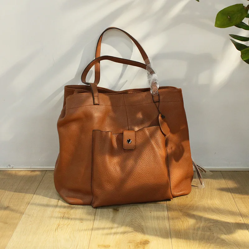2020 new retro first layer cowhide all-match large-capacity shoulder bag large bag women's leather solid color portable
2020 new retro first layer cowhide all-match large-capacity shoulder bag large bag women's leather solid color portable