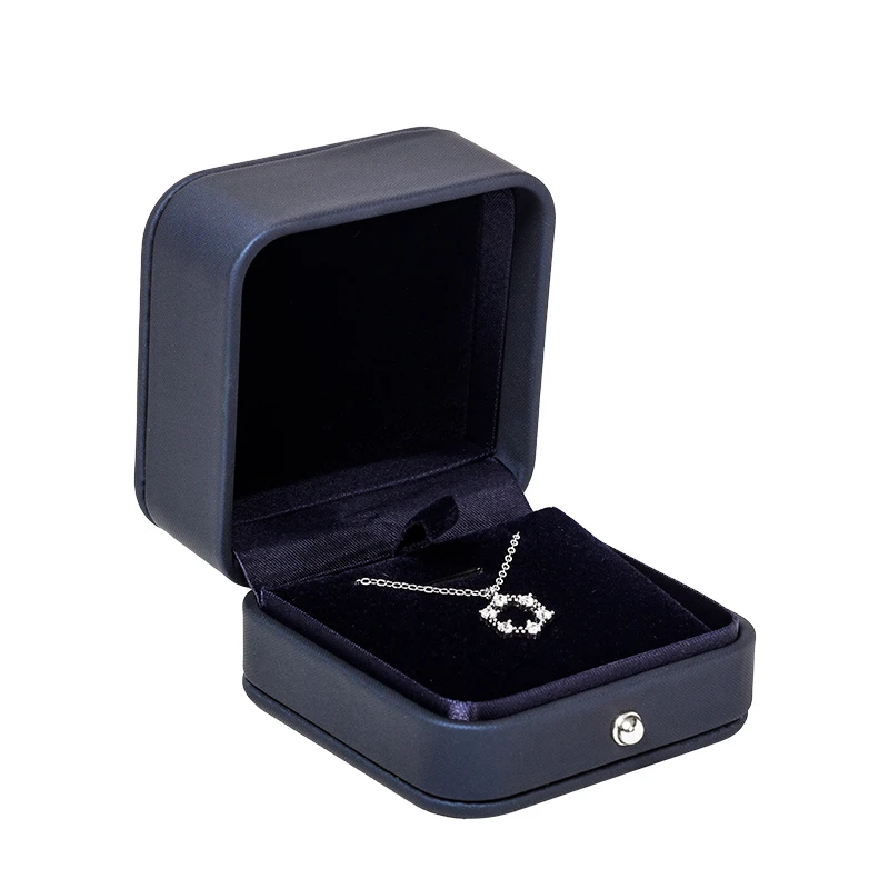 High Design 2020 Quality PU Leather Jewelry Golden Buttons Wedding Grandeur Pendant Navy Blue Organizer Storage Gift Box Noble
High Design 2020 Quality PU Leather Jewelry Golden Buttons Wedding Grandeur Pendant Navy Blue Organizer Storage Gift Box Noble