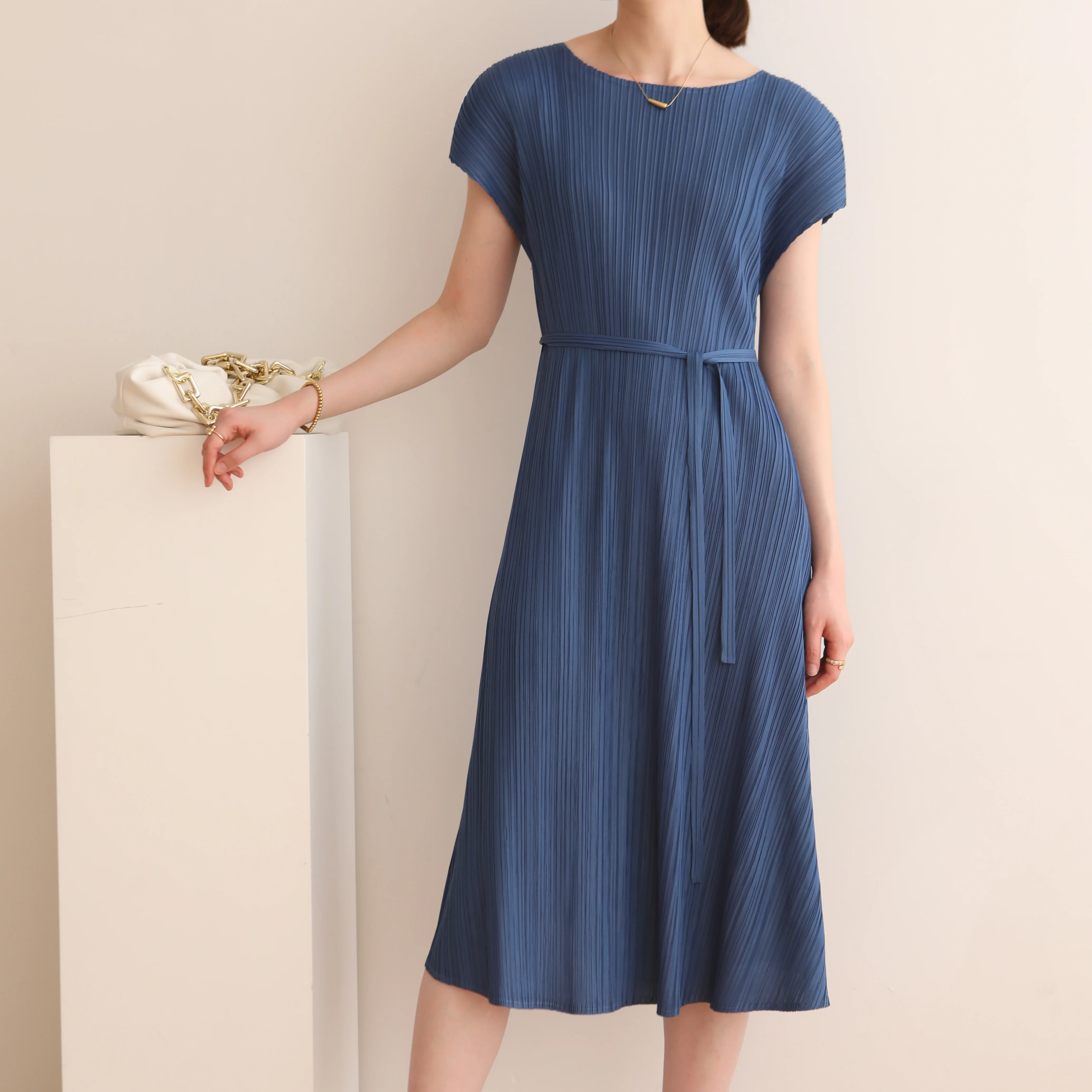 The manufacturer directly supplies Issey Miyake's Pleats for summer with drape INS style fashion slim dress
The manufacturer directly supplies Issey Miyake's Pleats for summer with drape INS style fashion slim dress