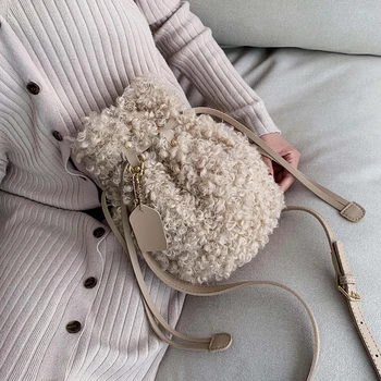 Faux Plush Crossbody Bags For Women 2019 Brand Designer Shoulder Messenger Bag Ins Female Autumn Winter Warm Small Bucket Bag 
Faux Plush Crossbody Bags For Women 2019 Brand Designer Shoulder Messenger Bag Ins Female Autumn Winter Warm Small Bucket Bag
