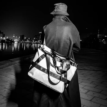 Hip hop leisure diagonal bag boys' color contrast diagonal canvas bag BF fashionable luggage bag carrying bag
Hip hop leisure diagonal bag boys' color contrast diagonal canvas bag BF fashionable luggage bag carrying bag