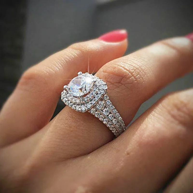 VILAGE Luxury 925 Sterling Silver Engagement Ring Round Cut 3.5CT Diamond Halo White Gold Jewelry Wedding Band Anniversary Gift
VILAGE Luxury 925 Sterling Silver Engagement Ring Round Cut 3.5CT Diamond Halo White Gold Jewelry Wedding Band Anniversary Gift