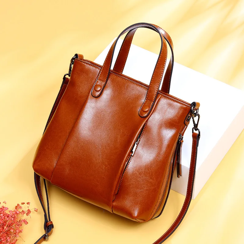 Cowhide Women's Bag New Fashion Oil Wax Cowhide Large Bag One Shoulder Handbag In Spring and Summer 2019
Cowhide Women's Bag New Fashion Oil Wax Cowhide Large Bag One Shoulder Handbag In Spring and Summer 2019