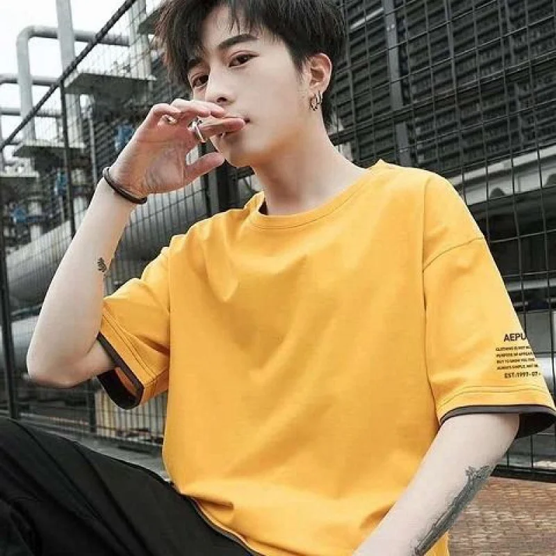 T-shirt men's short-sleeved summer 2020 new trend loose stitching half-sleeved tide brand clothes T-shirt five-point sleeves
T-shirt men's short-sleeved summer 2020 new trend loose stitching half-sleeved tide brand clothes T-shirt five-point sleeves