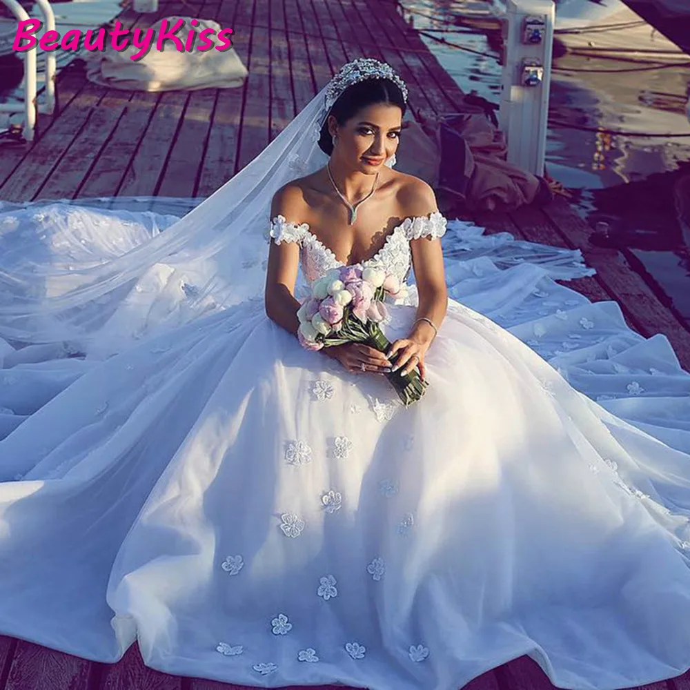 Arabic Indian Puffy Wedding Dresses Ball Gown Off Shoulder White Backless Country Church Wedding Gowns Appliques 2020 
Arabic Indian Puffy Wedding Dresses Ball Gown Off Shoulder White Backless Country Church Wedding Gowns Appliques 2020