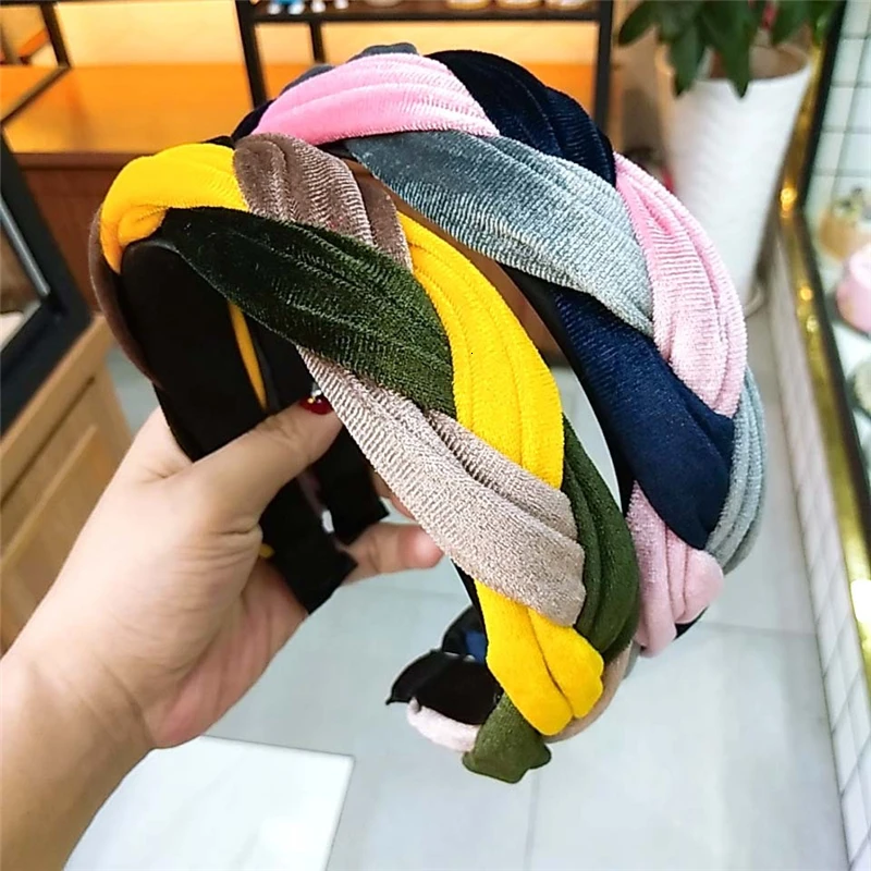 Autumn new twist braid headband female hand-woven mixed color headband gold velvet hair accessories hair band
Autumn new twist braid headband female hand-woven mixed color headband gold velvet hair accessories hair band