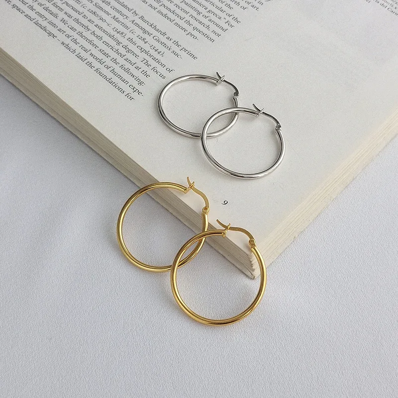 100% Real 925 Sterling Silver Medium Hoop Earrings Simple Glossy Earrings Hoops for Women Girls
100% Real 925 Sterling Silver Medium Hoop Earrings Simple Glossy Earrings Hoops for Women Girls