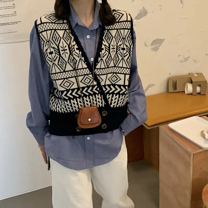 Vintage Elegant V-neck Argyle All-match Knitted Sweater Vest for Ladies Double Breasted Termperamenrt Hoodies 2020 Winter Vests
Vintage Elegant V-neck Argyle All-match Knitted Sweater Vest for Ladies Double Breasted Termperamenrt Hoodies 2020 Winter Vests