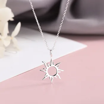 New Ladies Necklace Korean Personality Sterling Silver Hollow Classic Sun Clavicle Chain Pendant Girl Neck Jewelry Accessories 
New Ladies Necklace Korean Personality Sterling Silver Hollow Classic Sun Clavicle Chain Pendant Girl Neck Jewelry Accessories