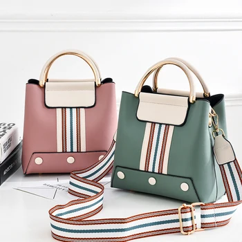 Metal Top Handle Women Bag Totes PU Leather Messenger Shoulder Bags Ladies Handbag Wide Strap Luxury Female Crossbody Bags
Metal Top Handle Women Bag Totes PU Leather Messenger Shoulder Bags Ladies Handbag Wide Strap Luxury Female Crossbody Bags
