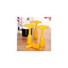 3pcs Creative multifunctional wine bottle opener wine household manual plastic bottle opener portable champagne bottle opener 
3pcs Creative multifunctional wine bottle opener wine household manual plastic bottle opener portable champagne bottle opener
