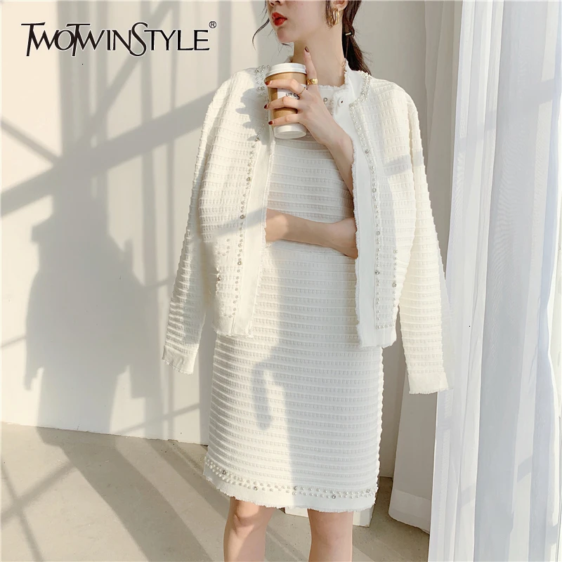 TWOTWINSTYLE Patchwork Pearl Women's Two Piece Set Long Sleeve Cardigan O Neck Sleeveless Dresses Female Autumn Fashion New 2019
TWOTWINSTYLE Patchwork Pearl Women's Two Piece Set Long Sleeve Cardigan O Neck Sleeveless Dresses Female Autumn Fashion New 2019