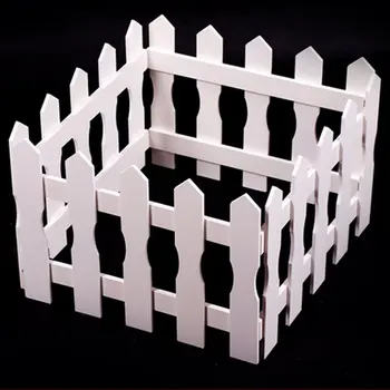 The Scene Of Christmas Tree Props Decorated With A Wooden Fence Of 1.2 Meters
The Scene Of Christmas Tree Props Decorated With A Wooden Fence Of 1.2 Meters