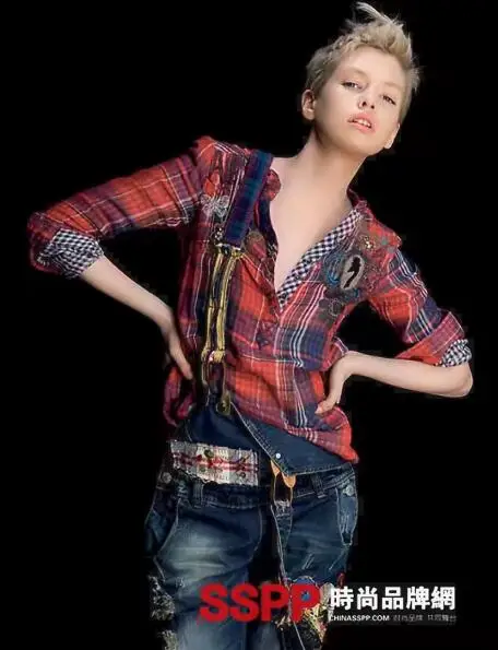 collector desigual Spanish style original single hand painted print v-neck blouse L XL
collector desigual Spanish style original single hand painted print v-neck blouse L XL