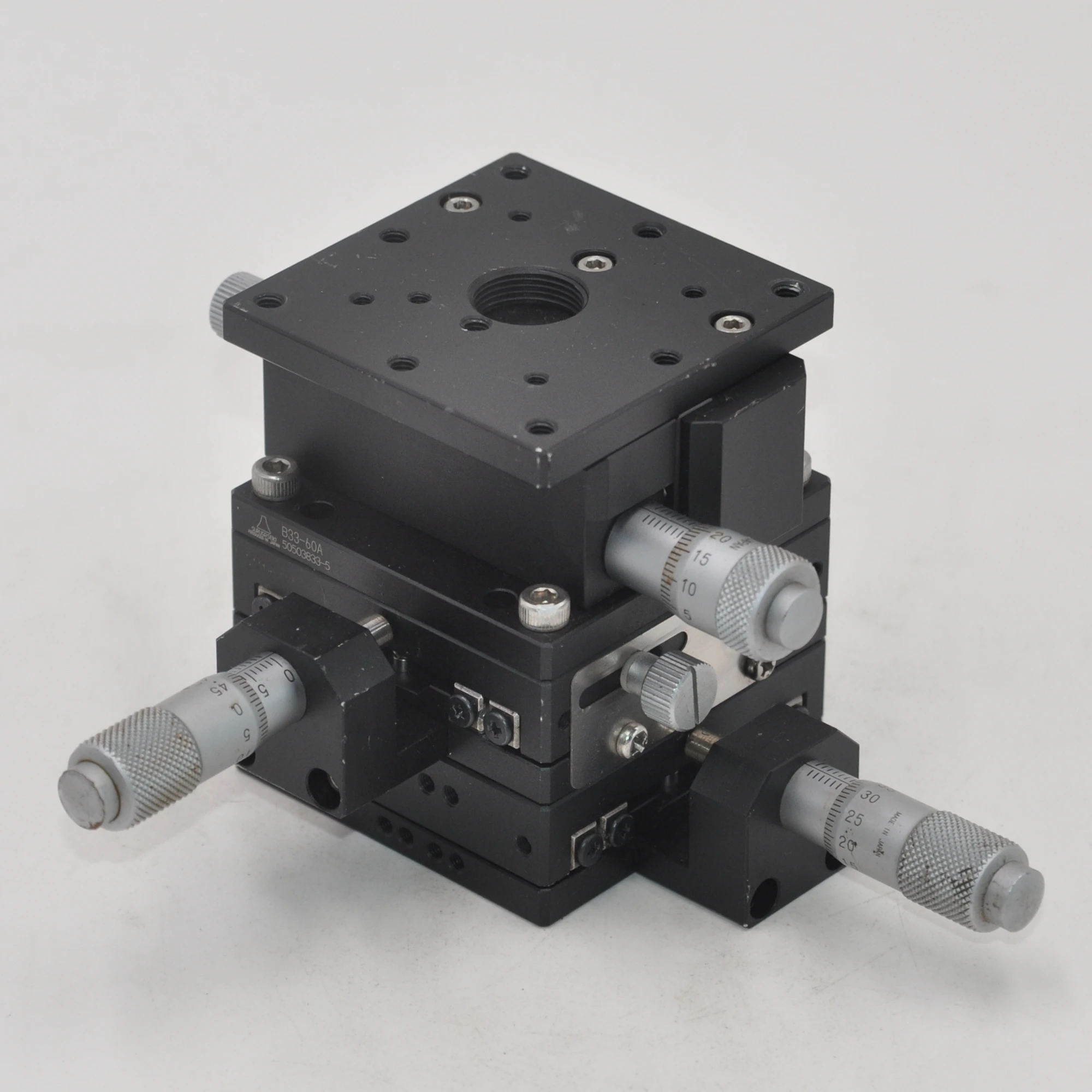Suruga Seiki B33-60A B11-60A 3D XYZ axis manual optical precision displacement lifting fine-tuning slide table
Suruga Seiki B33-60A B11-60A 3D XYZ axis manual optical precision displacement lifting fine-tuning slide table
