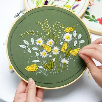 DIY Embroidery Kits for Beginners Daisy Floral Needlework Cross Stitch Frame Cotton Fabric Embroidery Hoop Bedroom Decoration
DIY Embroidery Kits for Beginners Daisy Floral Needlework Cross Stitch Frame Cotton Fabric Embroidery Hoop Bedroom Decoration