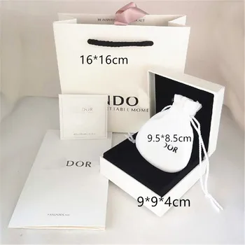 Gift Box Limited Edition Jewelry Storage Box D Brand LOGO Custom Handbag Necklace Box Velvet Bag Ribbon Silver Cloth Jewelry
Gift Box Limited Edition Jewelry Storage Box D Brand LOGO Custom Handbag Necklace Box Velvet Bag Ribbon Silver Cloth Jewelry