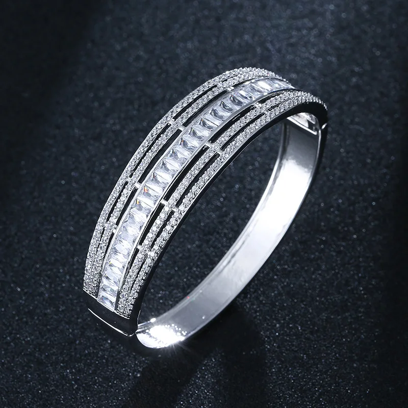 Europe and the United States sell like hot cakes fashion classic suit stainless steel bracelet ring inlay zircon jewelry
Europe and the United States sell like hot cakes fashion classic suit stainless steel bracelet ring inlay zircon jewelry