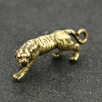 Vintage Solid Copper Zodiac Tiger Keychain Ornaments Pendant Pendant 4.5*1.8cm Delicate Vivid Art Craft Home Desk Table Decor
Vintage Solid Copper Zodiac Tiger Keychain Ornaments Pendant Pendant 4.5*1.8cm Delicate Vivid Art Craft Home Desk Table Decor