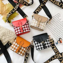 Mini Kids Fashion Wool Wide Shoulder Strap Bucket Bag Children Small Bags 2022 New Leisure Shoulder Messenger Bag
Mini Kids Fashion Wool Wide Shoulder Strap Bucket Bag Children Small Bags 2022 New Leisure Shoulder Messenger Bag