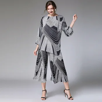 Women's 2020 New Casual Summer New Women Chiffon Two Pieces Sets Elegant Chiffon Blouse Wide Leg Pant Stripe Suits Oversize 
Women's 2020 New Casual Summer New Women Chiffon Two Pieces Sets Elegant Chiffon Blouse Wide Leg Pant Stripe Suits Oversize