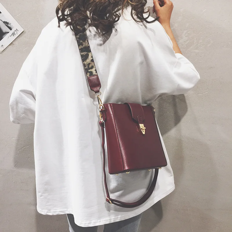 Casual Pu Bucket Bags Women Fashion Wild Strap Shoulder Bag Luxury Brand Design Ladies Crossbody Messenger Bags Purses Handbags
Casual Pu Bucket Bags Women Fashion Wild Strap Shoulder Bag Luxury Brand Design Ladies Crossbody Messenger Bags Purses Handbags