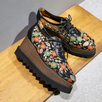 Women's genuine leather embroidered mesh patchwork wedge platform oxfords sqaure toe leisure female thick sole casual shoes sale
Women's genuine leather embroidered mesh patchwork wedge platform oxfords sqaure toe leisure female thick sole casual shoes sale
