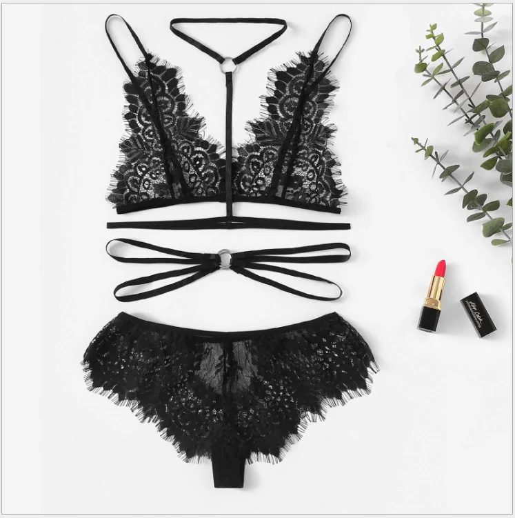 2020 Amazon new European and American sexy deep V eyelash lace perspective halter strap four piece sexy underwear
2020 Amazon new European and American sexy deep V eyelash lace perspective halter strap four piece sexy underwear