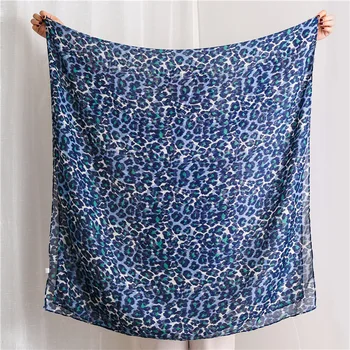 2020 New style Lady cotton material scarf Autumn and winter Luxury Cotton silk scarves women's Fashion Leopard Print beach shawl 
2020 New style Lady cotton material scarf Autumn and winter Luxury Cotton silk scarves women's Fashion Leopard Print beach shawl