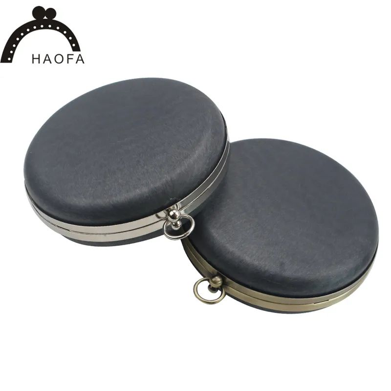 HAOFA 18CM Round Shape Black Plastic Box Clutch Handle Metal purse frame Accessories for restoring ancient Bag Purse Frames
HAOFA 18CM Round Shape Black Plastic Box Clutch Handle Metal purse frame Accessories for restoring ancient Bag Purse Frames