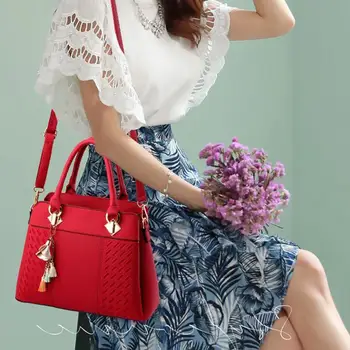 2020 Tide New Bag European and American Fashion Wild Handbag Simple Nylon Mummy Bag Large Capacity Shoulder Handbag
2020 Tide New Bag European and American Fashion Wild Handbag Simple Nylon Mummy Bag Large Capacity Shoulder Handbag