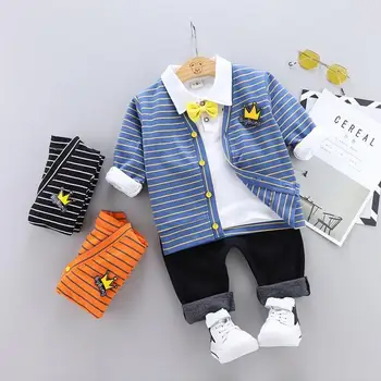 Baby boy clothing Suit Western style Crown stripes Cardigan + T-shirt + trousers Three sets Spring and Autumn Suits 
Baby boy clothing Suit Western style Crown stripes Cardigan + T-shirt + trousers Three sets Spring and Autumn Suits