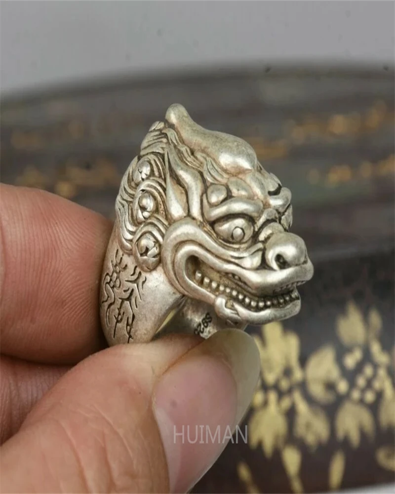 3.1CM Old Chinese Miao Silver unicorn Beast Head Beast Jewellery Hand Ring
3.1CM Old Chinese Miao Silver unicorn Beast Head Beast Jewellery Hand Ring