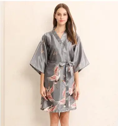 

Women Silk Satin short Wedding Bride Bridesmaid Robe Kimono Robe Feminino Bath Robe Large Size Peignoir Femme Sexy Bathrobe