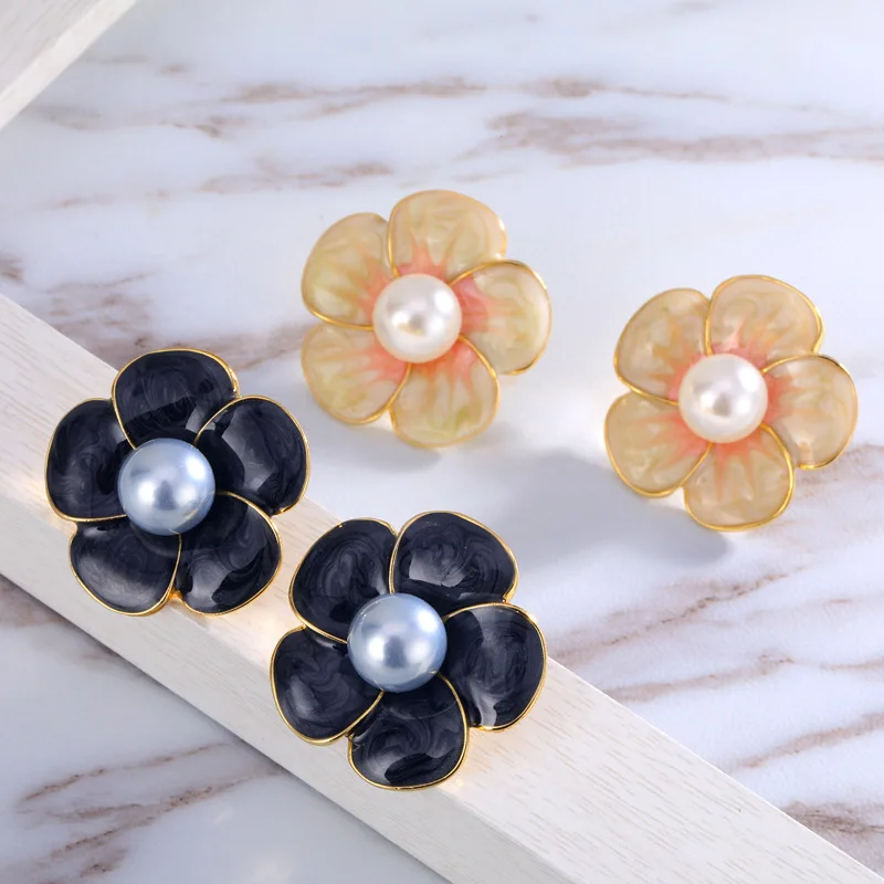 2020 Hot-selling Simple Small Earrings Dripping Oil Magic Petals Simulation Pearl Earrings European and American Flower Earrings
2020 Hot-selling Simple Small Earrings Dripping Oil Magic Petals Simulation Pearl Earrings European and American Flower Earrings