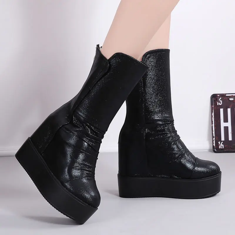 Autumn and Winter Slanted Heel Elevator Anti-Slip Ultra-High Heel Martens Waterproof Platform plus Velvet Muffin Short Boots
Autumn and Winter Slanted Heel Elevator Anti-Slip Ultra-High Heel Martens Waterproof Platform plus Velvet Muffin Short Boots