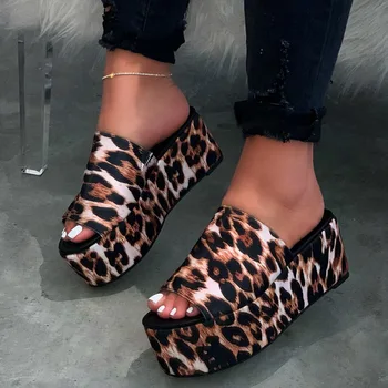 2020 Womens Leopard print Slippers sandals Open Toe Comfortable Platform Bottom PU Leather Slippers outdoor claquette femme fox
2020 Womens Leopard print Slippers sandals Open Toe Comfortable Platform Bottom PU Leather Slippers outdoor claquette femme fox