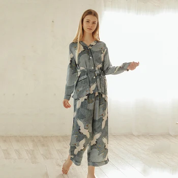 2019 Spring New Simple Version Of High-end Satin Suit Female Silky Super Soft Crane Pattern Elegant Home Service Suit
2019 Spring New Simple Version Of High-end Satin Suit Female Silky Super Soft Crane Pattern Elegant Home Service Suit