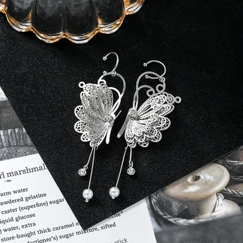 2020 New Arrival Dominated long tassel Hyperbole style pearl Women Drop earrings joker metal Hollow butterfly modelling earrings
2020 New Arrival Dominated long tassel Hyperbole style pearl Women Drop earrings joker metal Hollow butterfly modelling earrings
