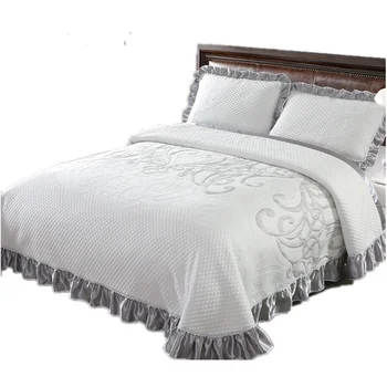 White pattern 1 Pc Bed cover+2pcs Pillowcases Luxury European style Quilt Bedspread thickening Blanket Doublebed Lotus leaf lace
White pattern 1 Pc Bed cover+2pcs Pillowcases Luxury European style Quilt Bedspread thickening Blanket Doublebed Lotus leaf lace